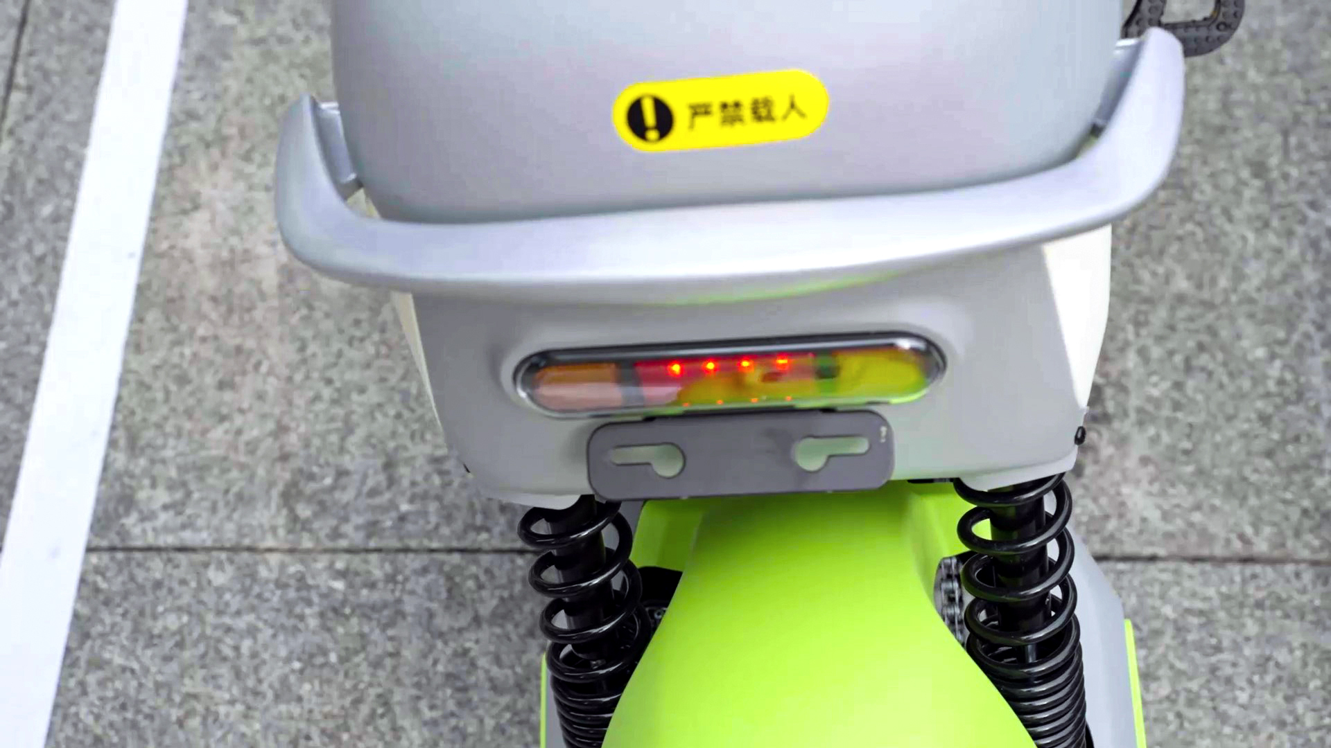 共享電動車可以坐兩個人嗎